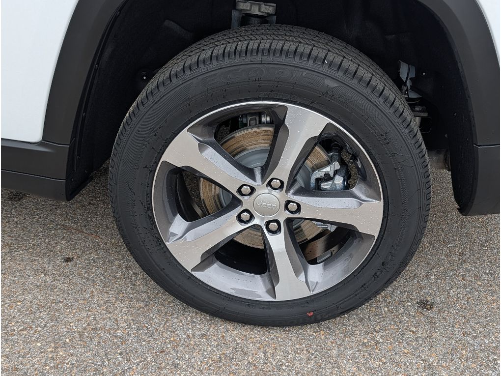 2026 Jeep Grand Cherokee L Limited 4X2 - Bright White Clearcoat exterior view 3