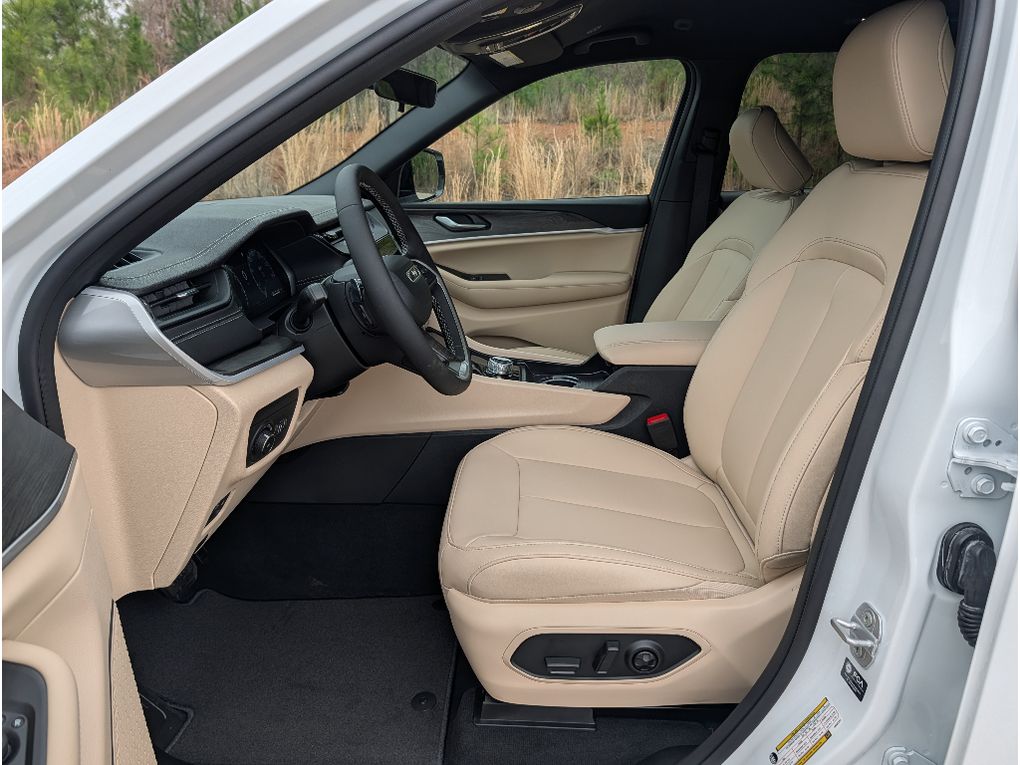 2026 Jeep Grand Cherokee L Limited 4X2 - Bright White Clearcoat exterior view 16