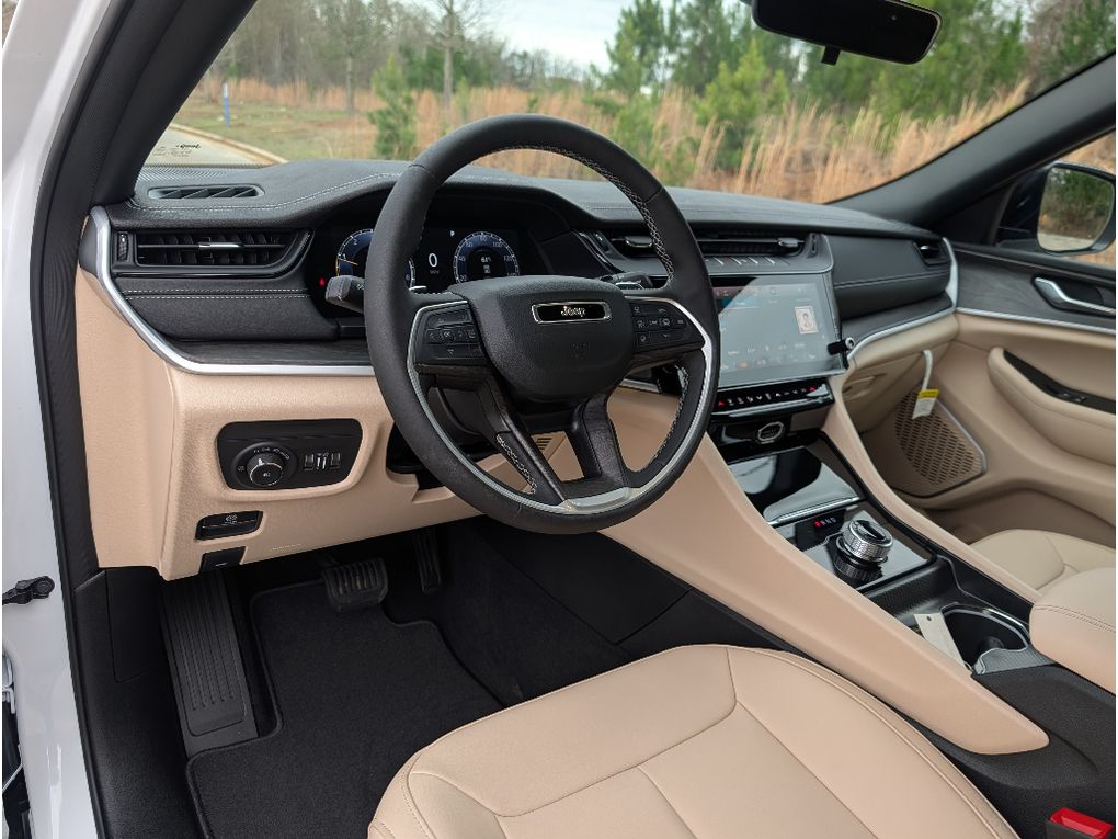 2026 Jeep Grand Cherokee L Limited 4X2 - Bright White Clearcoat exterior view 17