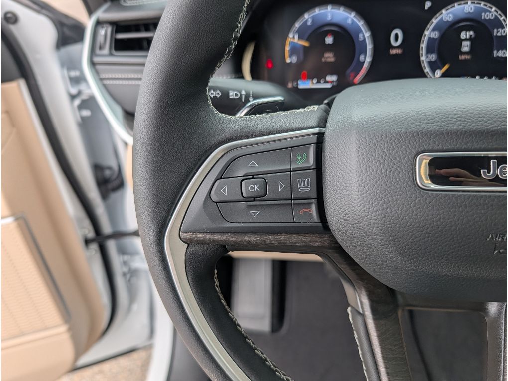 2026 Jeep Grand Cherokee L Limited 4X2 - Bright White Clearcoat exterior view 18