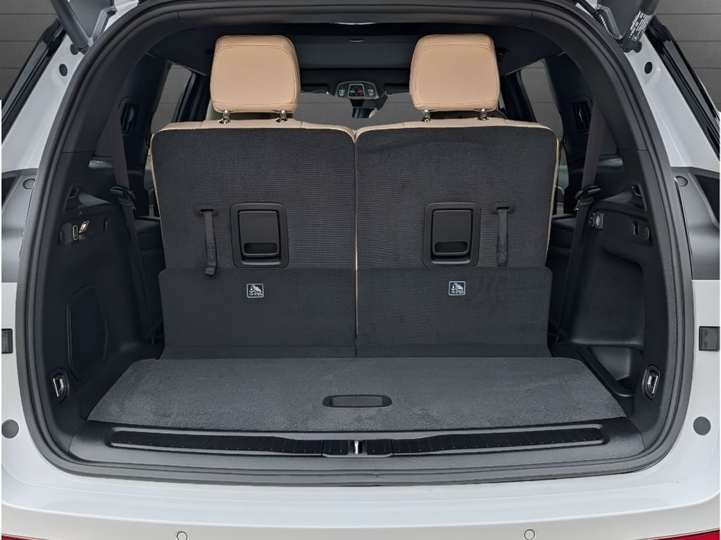 2026 Jeep Grand Cherokee L Limited 4X2 - Bright White Clearcoat exterior view 6