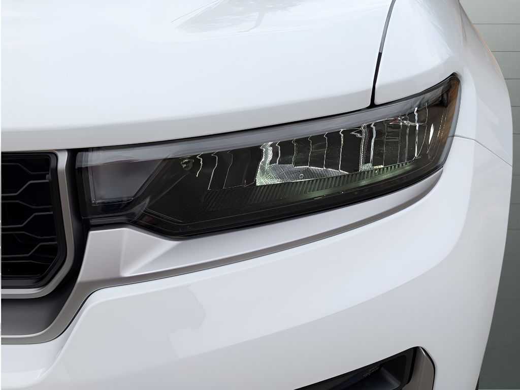 2026 Jeep Grand Cherokee L Limited 4X2 - Bright White Clearcoat exterior view 11