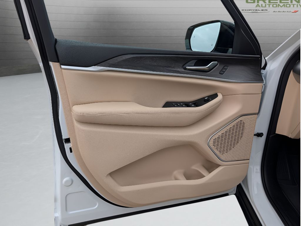 2026 Jeep Grand Cherokee L Limited 4X2 - Bright White Clearcoat exterior view 13