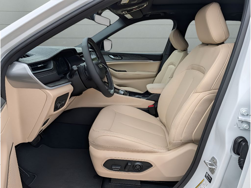 2026 Jeep Grand Cherokee L Limited 4X2 - Bright White Clearcoat exterior view 15