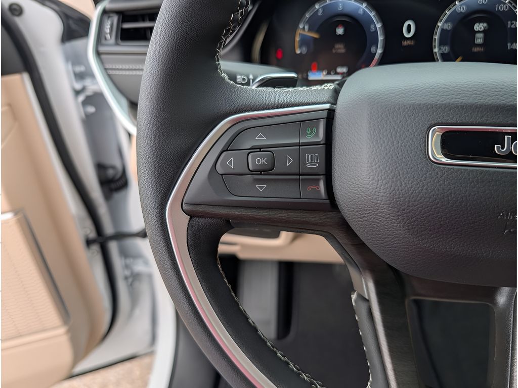 2026 Jeep Grand Cherokee L Limited 4X2 - Bright White Clearcoat exterior view 17