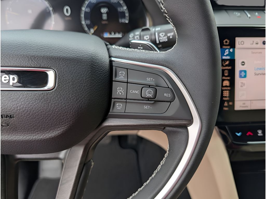 2026 Jeep Grand Cherokee L Limited 4X2 - Bright White Clearcoat exterior view 18