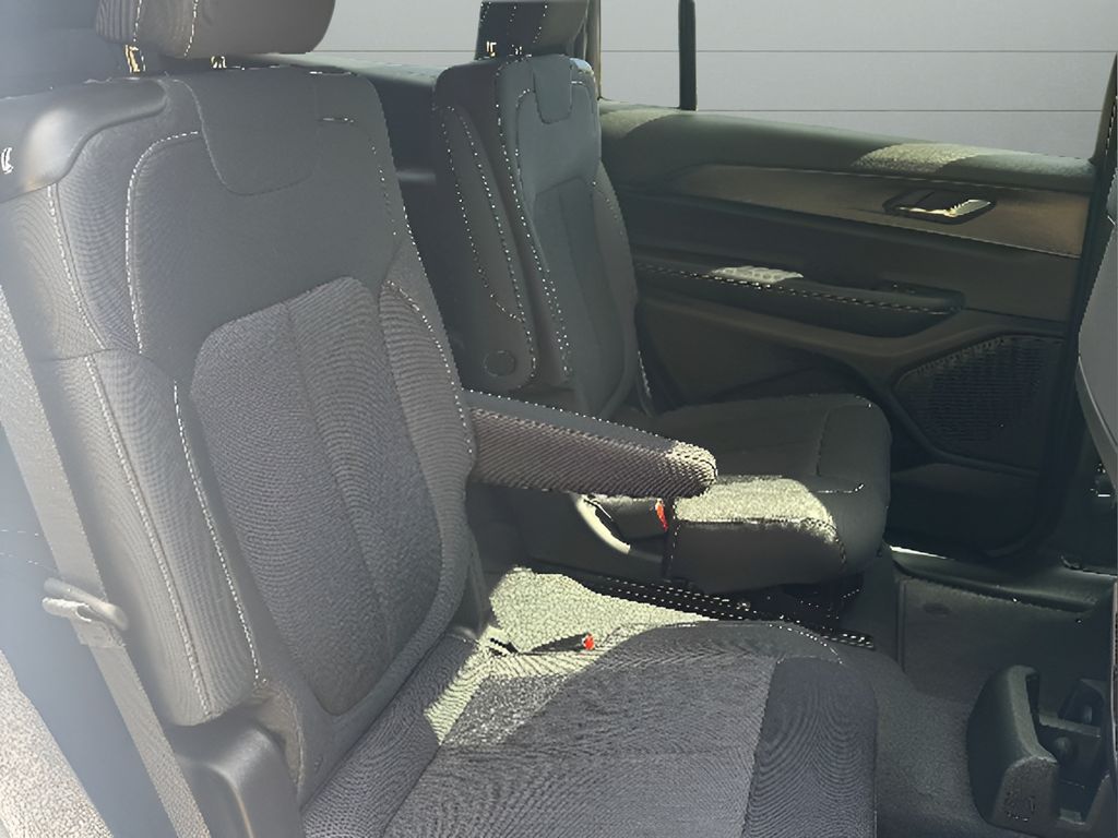 New 2026 Jeep Grand Cherokee L Laredo X Classic 4x2