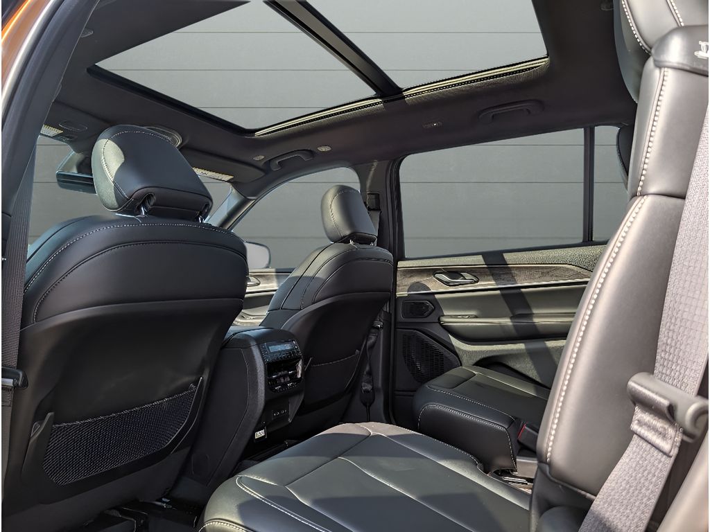 New 2026 Jeep Grand Cherokee L Limited Altitude 4x2