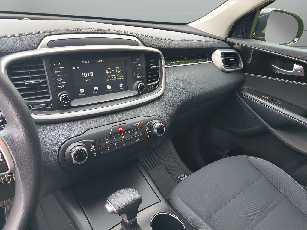 Used 2020 Kia Sorento LX V6