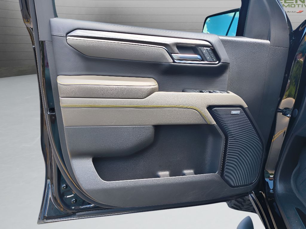 2023 Chevrolet Silverado 1500 - Black exterior view 17