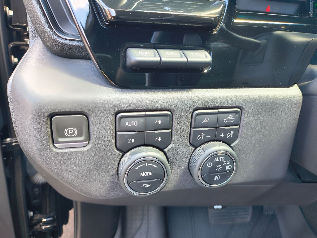 2023 Chevrolet Silverado 1500 - Black exterior view 18