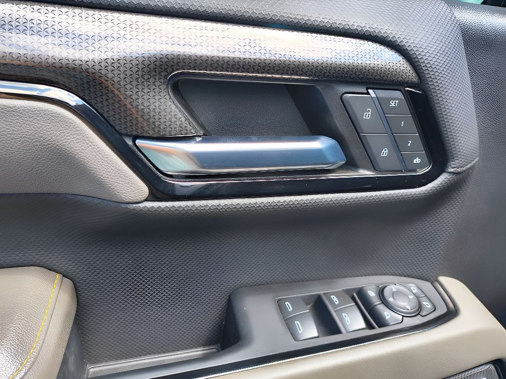 2023 Chevrolet Silverado 1500 - Black exterior view 15