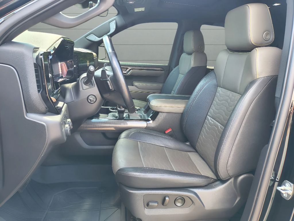 2023 Chevrolet Silverado 1500 - Black exterior view 19