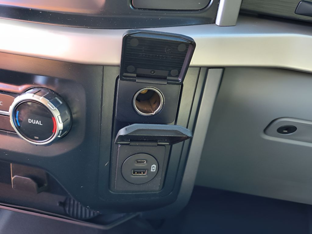 2023 Ford F-150 XLT - Iconic Silver Metallic exterior view 18