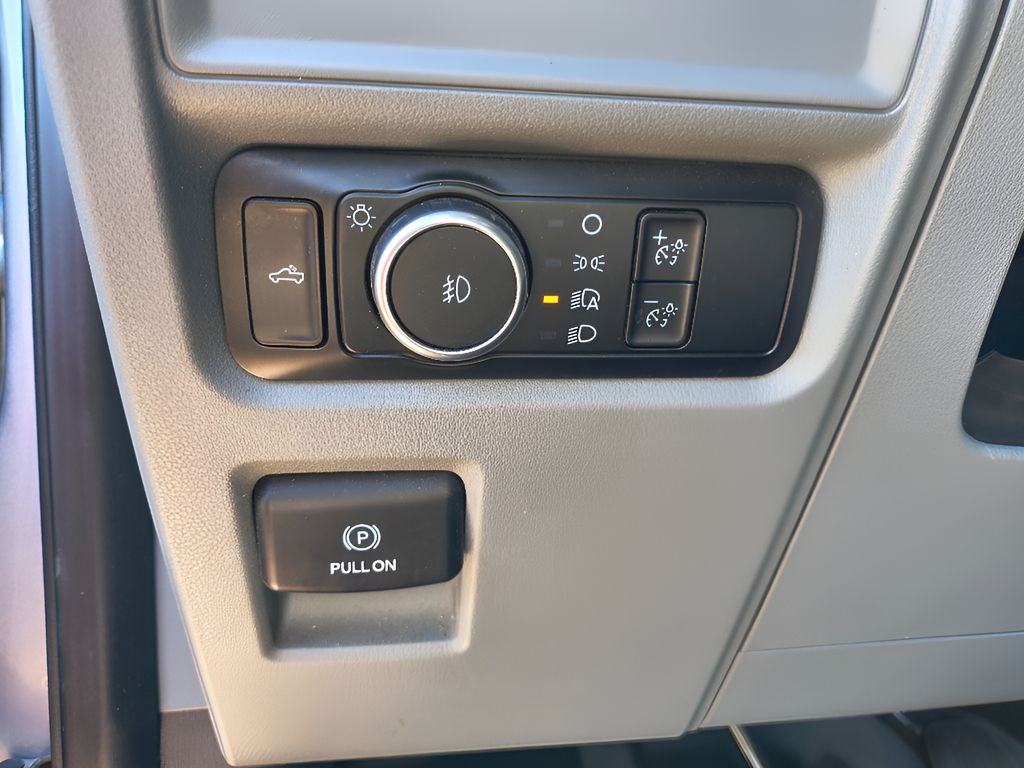 2023 Ford F-150 XLT - Iconic Silver Metallic exterior view 11