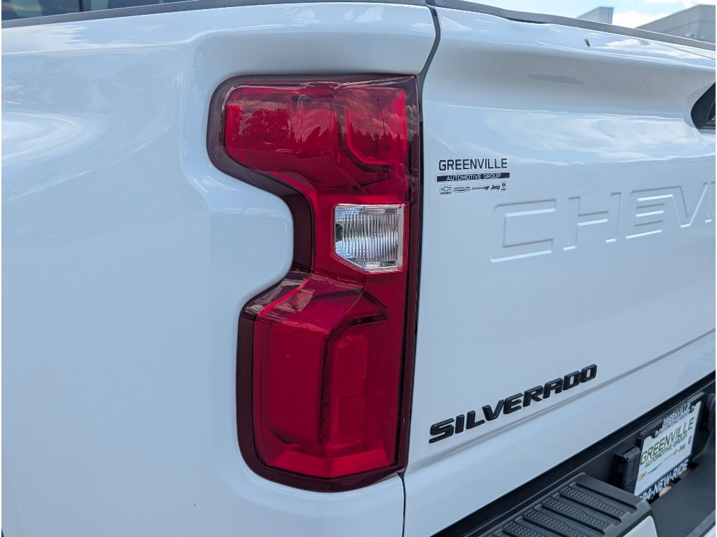 2022 Chevrolet Silverado 3500 - Summit White exterior view 5