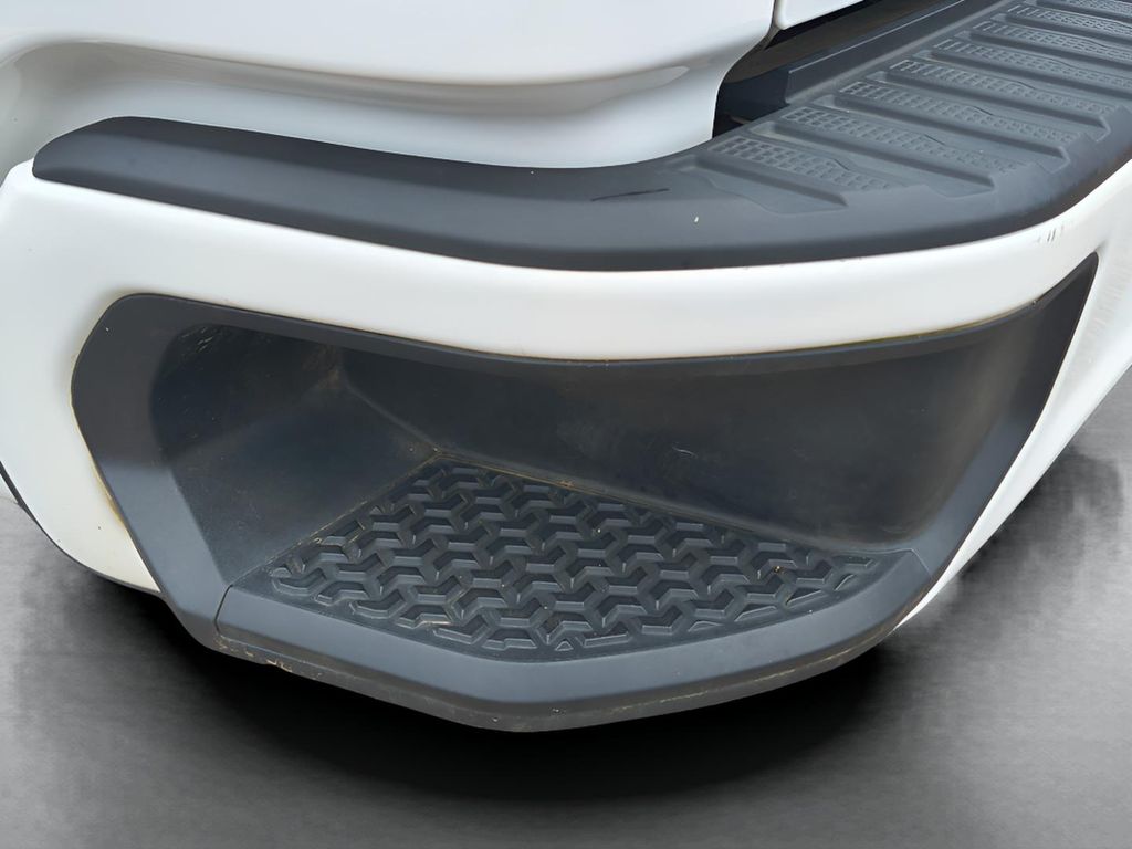 2023 GMC Sierra 1500 - Summit White exterior view 5