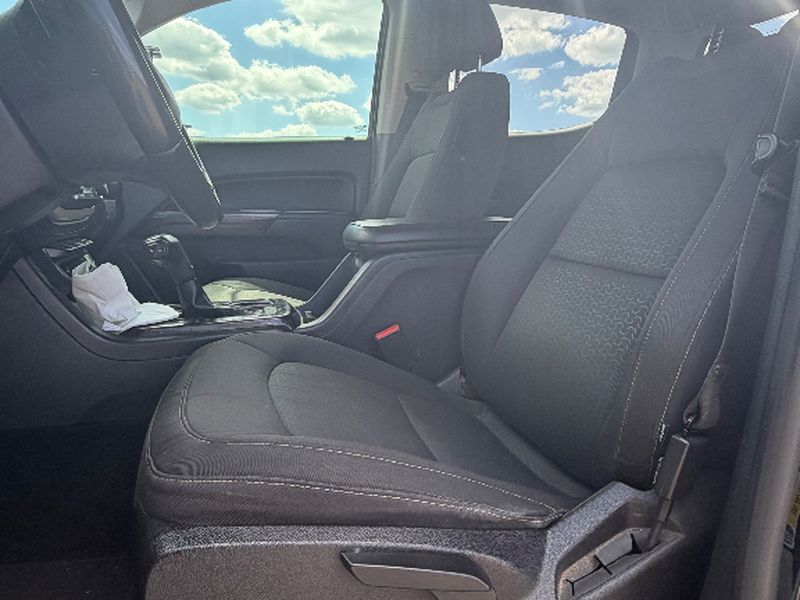 2016 GMC Canyon 2WD SLE - Onyx Black exterior view 3