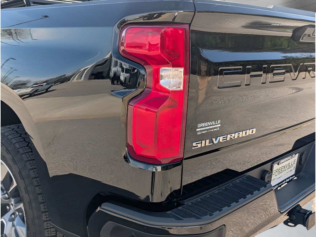 2025 Chevrolet Silverado 1500 - BLACK exterior view 4