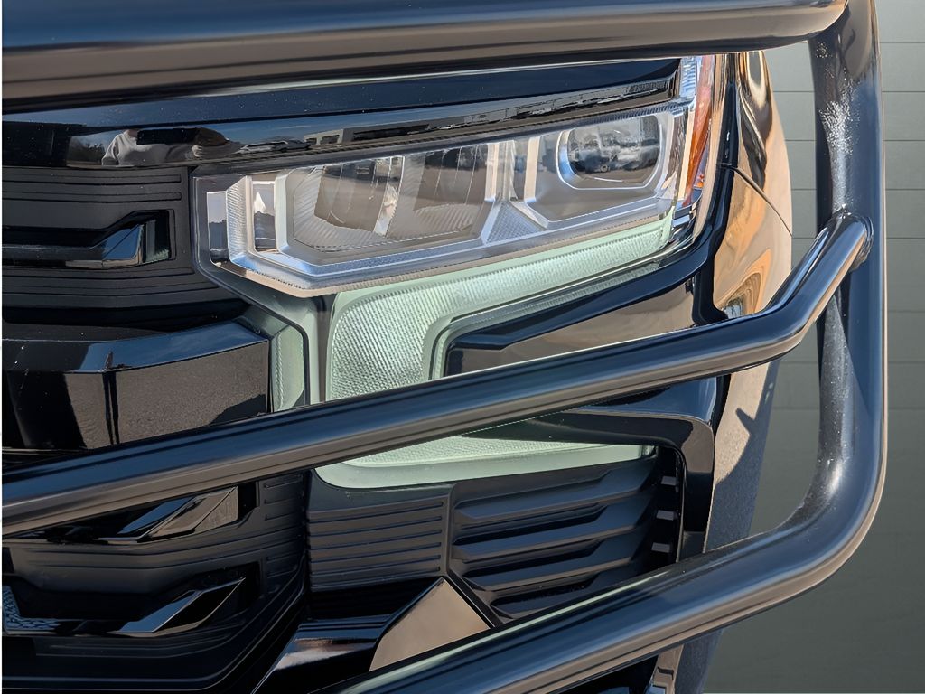 2025 Chevrolet Silverado 1500 - BLACK exterior view 4