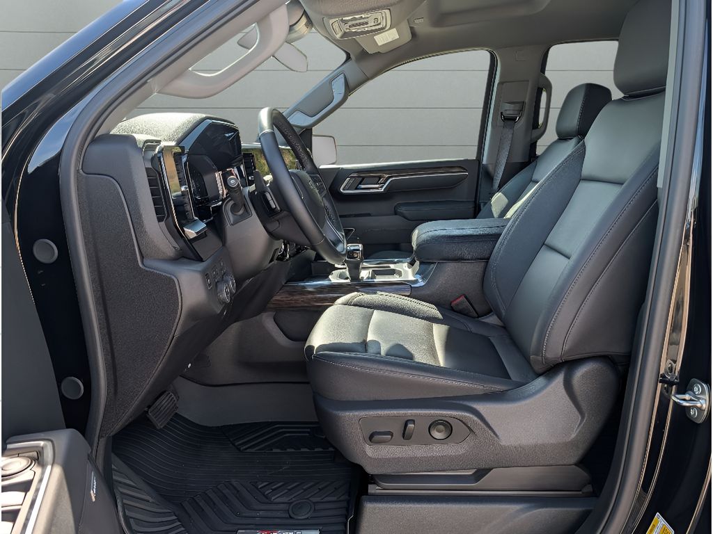 2025 Chevrolet Silverado 1500 - BLACK exterior view 16