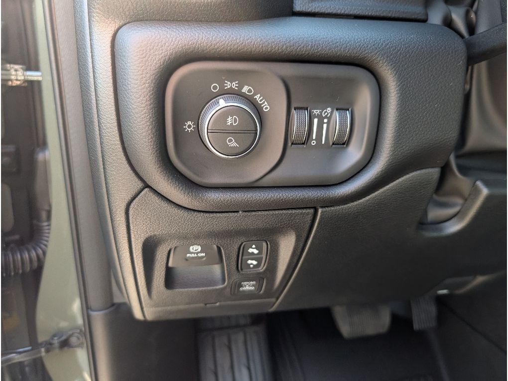 New 2026 Ram 1500 Big Horn Night Edition Hemi 4x4 Crew Cab