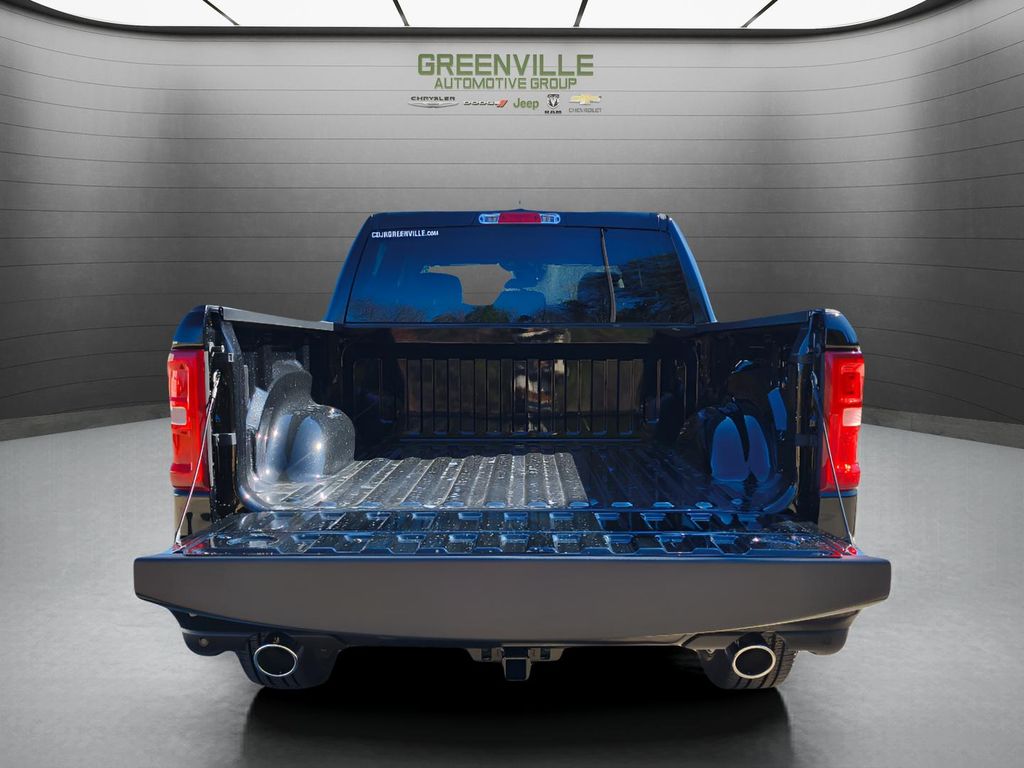 2026 Ram 1500 Big Horn Hemi Night Edition - Diamond Black Crystal Pearlcoat exterior view 7