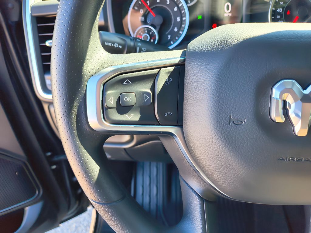 2026 Ram 1500 Big Horn Hemi Night Edition - Diamond Black Crystal Pearlcoat exterior view 17