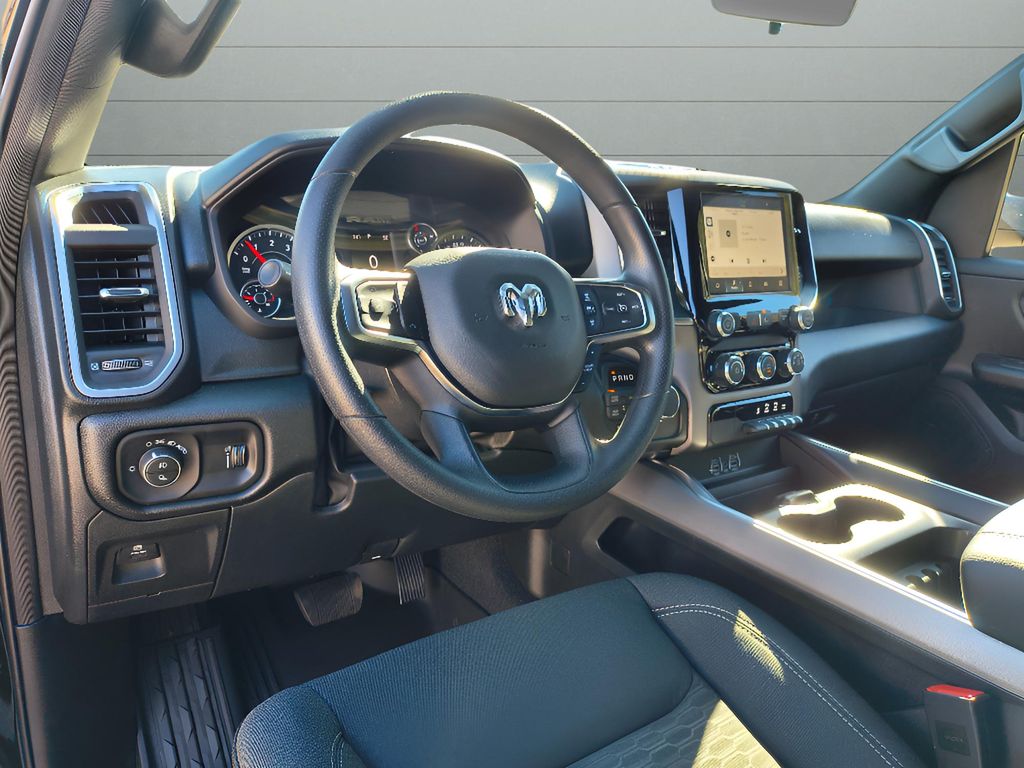 2026 Ram 1500 Big Horn Hemi Night Edition - Diamond Black Crystal Pearlcoat exterior view 16