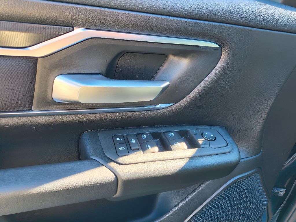 2026 Ram 1500 Big Horn Hemi Night Edition - Diamond Black Crystal Pearlcoat exterior view 13