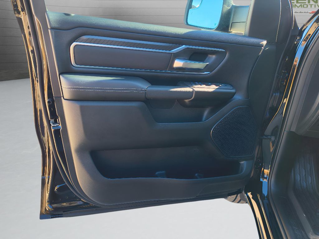 2026 Ram 1500 Big Horn Hemi Night Edition - Diamond Black Crystal Pearlcoat exterior view 14