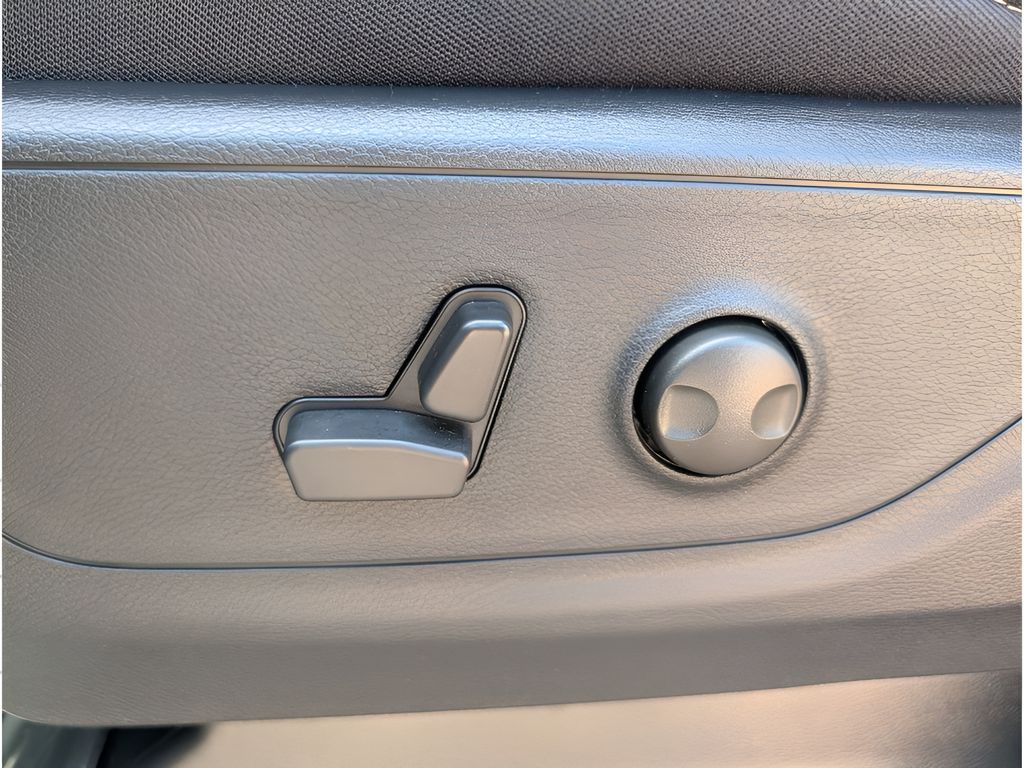 2026 Ram 1500 Big Horn Level 2 Night Edition w/Hemi - Diamond Black Crystal Pearlcoat exterior view 14