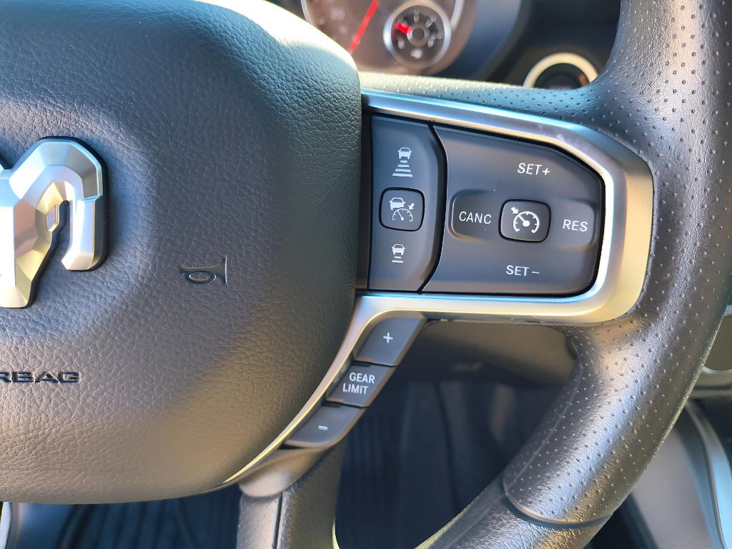 2026 Ram 1500 Big Horn Hemi Night Edition - Diamond Black Crystal Pearlcoat exterior view 18