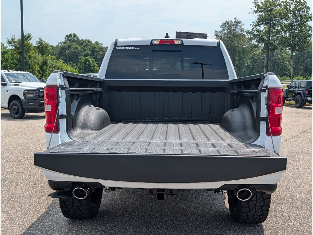 2026 Ram 1500 Big Horn Sport Hemi 4x4 Crew Cab - Bright White Clearcoat exterior view 11