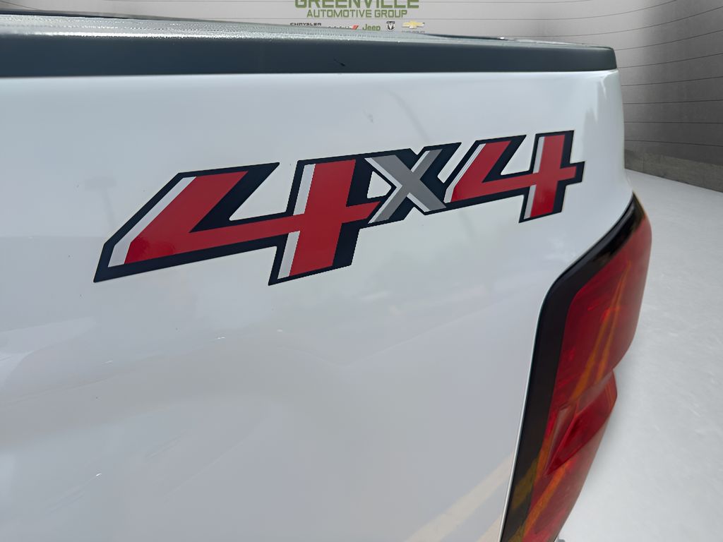 2018 Chevrolet Silverado 1500 - Summit White exterior view 13