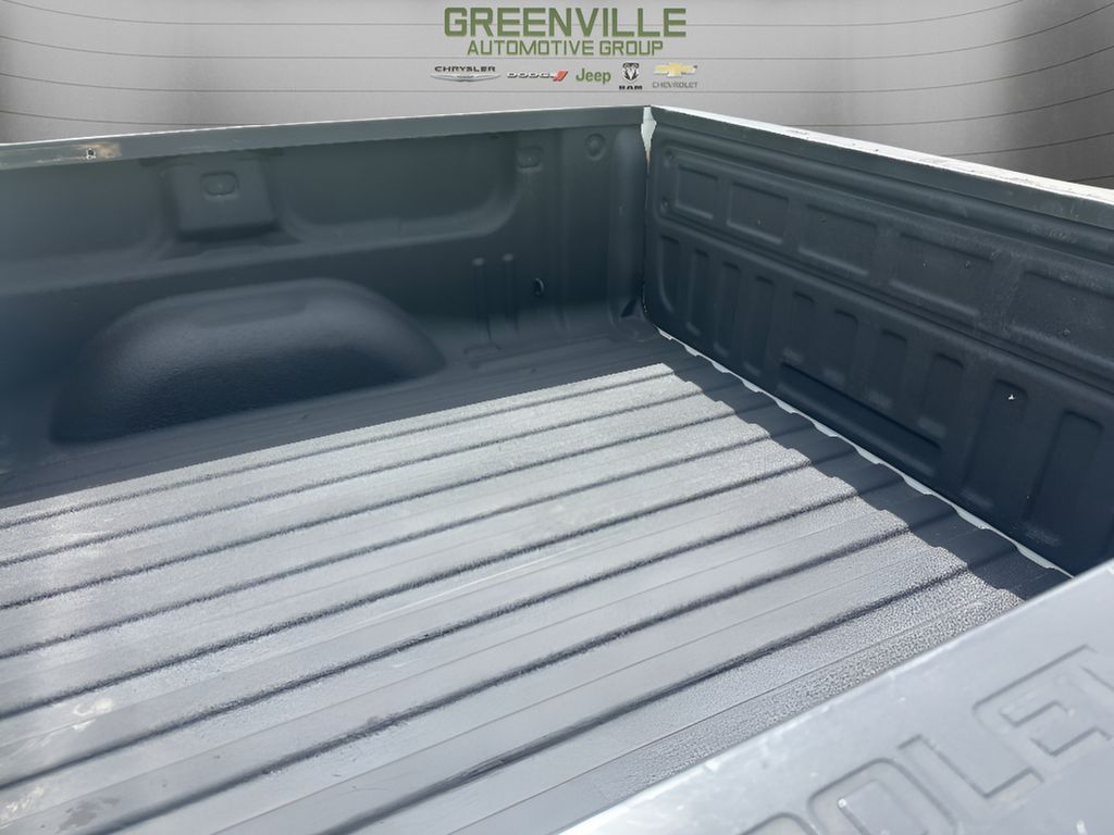 2018 Chevrolet Silverado 1500 - Summit White exterior view 12