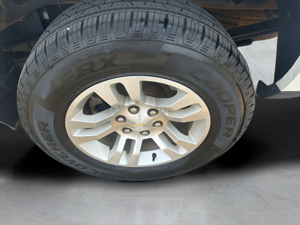 2018 Chevrolet Silverado 1500 - Summit White exterior view 8