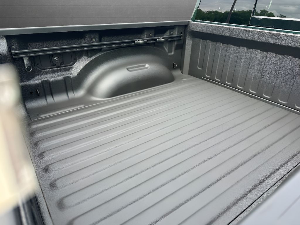 2026 Ram 1500 Warlock Hemi 4x4 Crew Cab - Serrano Green Metallic exterior view 14