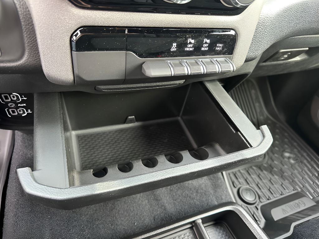 New 2026 Ram 1500 Warlock Hemi 4x4 Crew Cab