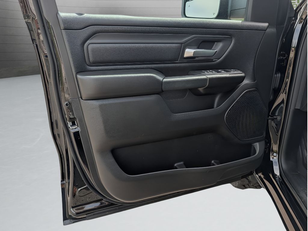 2026 Ram 1500 Warlock Hemi 4x4 Crew Cab - Diamond Black Crystal Pearlcoat exterior view 14