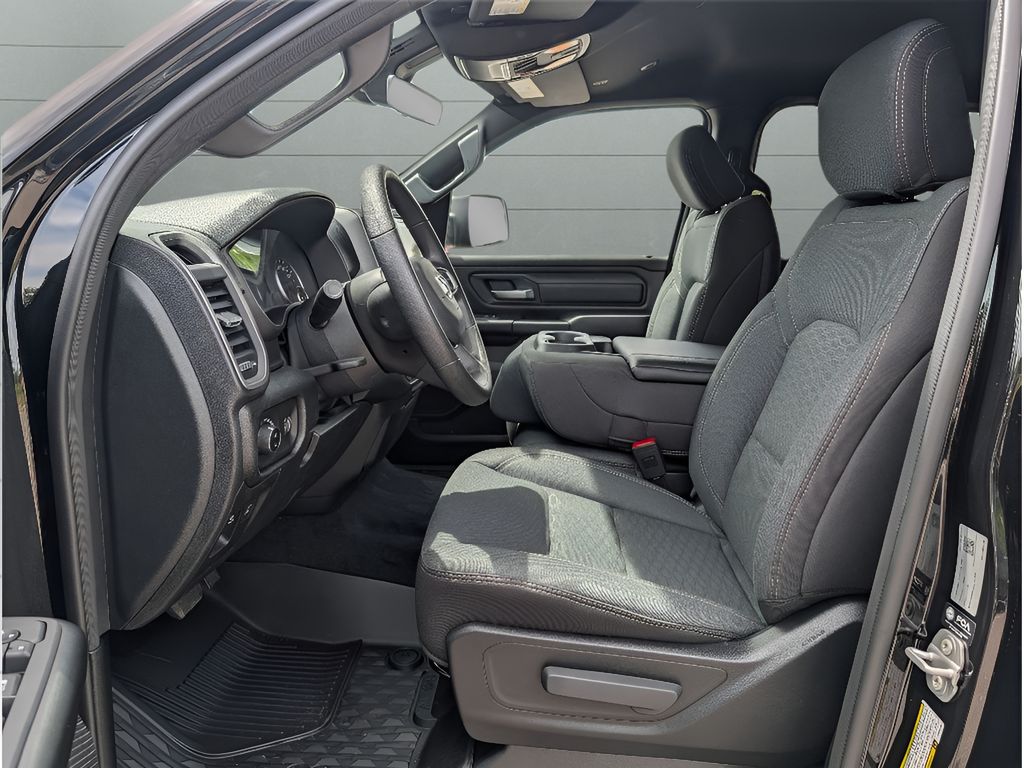 2026 Ram 1500 Warlock Hemi 4x4 Crew Cab - Diamond Black Crystal Pearlcoat exterior view 16