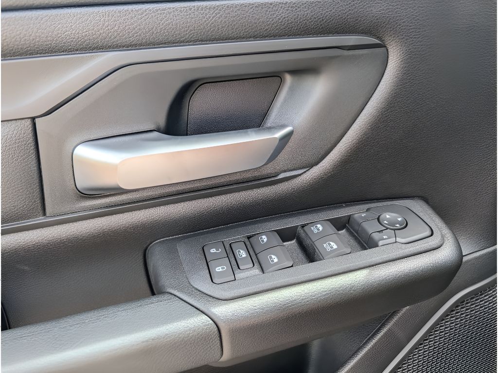 2026 Ram 1500 Warlock Hemi 4x4 Crew Cab - Diamond Black Crystal Pearlcoat exterior view 13