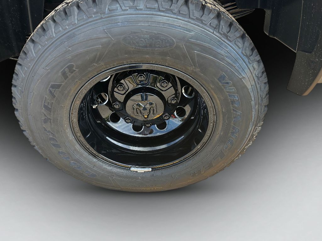 2026 Ram 3500 Big Horn Cummins HO Diesel 4x4 - Diamond Black Crystal Pearlcoat exterior view 9