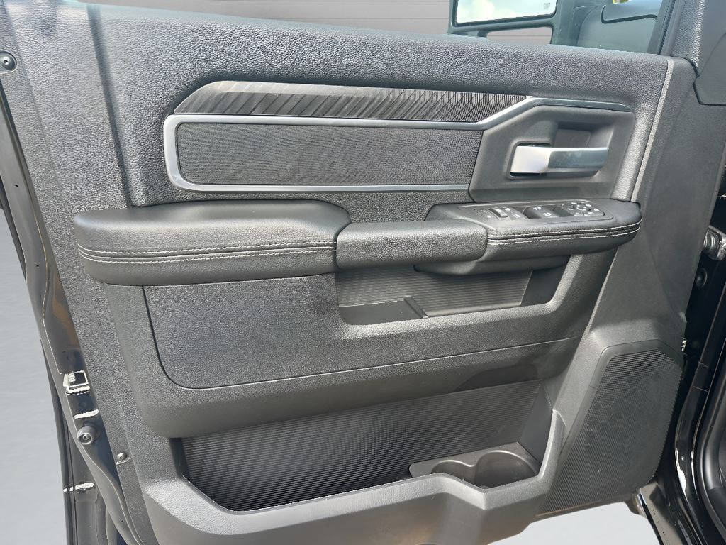 2026 Ram 3500 Big Horn Cummins HO Diesel 4x4 - Diamond Black Crystal Pearlcoat exterior view 18
