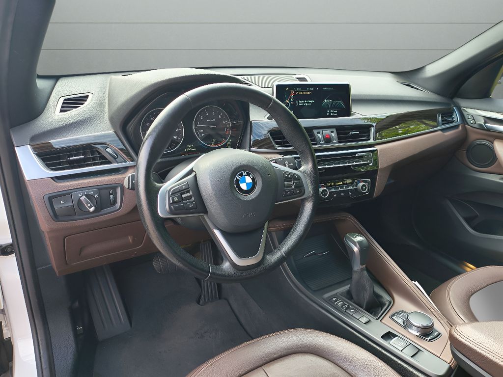2017 BMW X1 xDrive28i - Mineral White Metallic exterior view 13