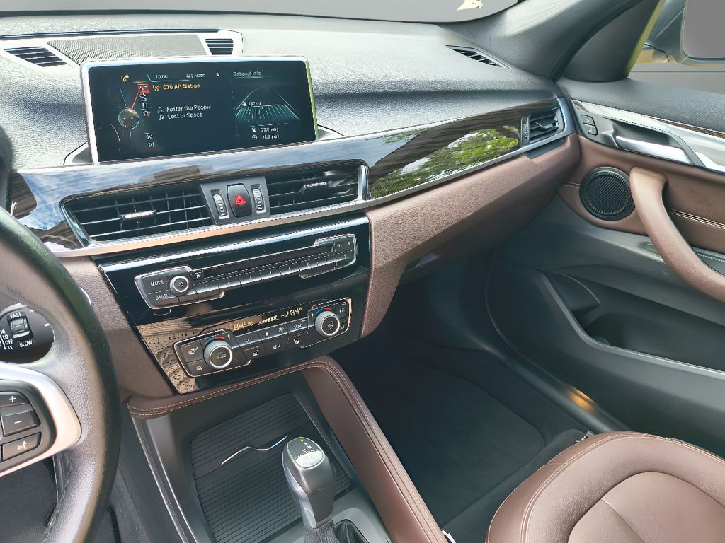 2017 BMW X1 xDrive28i - Mineral White Metallic exterior view 17