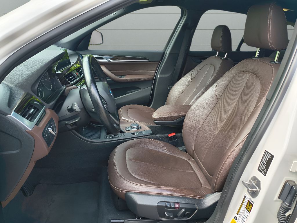 2017 BMW X1 xDrive28i - Mineral White Metallic exterior view 12