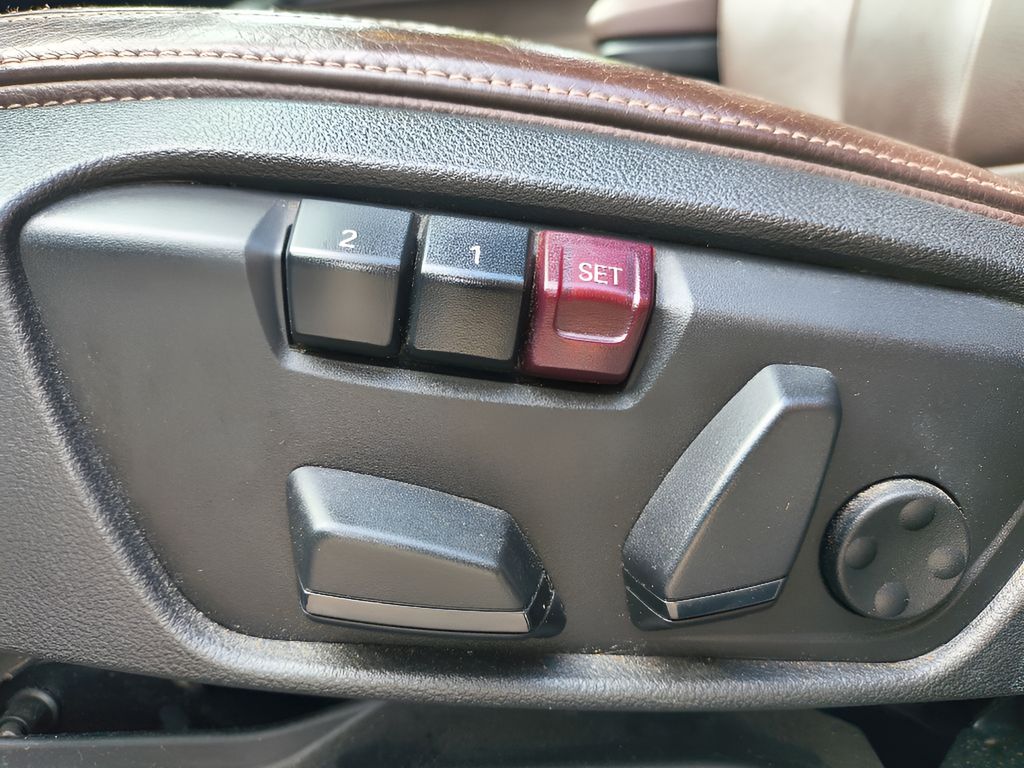 2017 BMW X1 xDrive28i - Mineral White Metallic exterior view 11