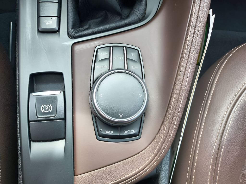 2017 BMW X1 xDrive28i - Mineral White Metallic exterior view 20