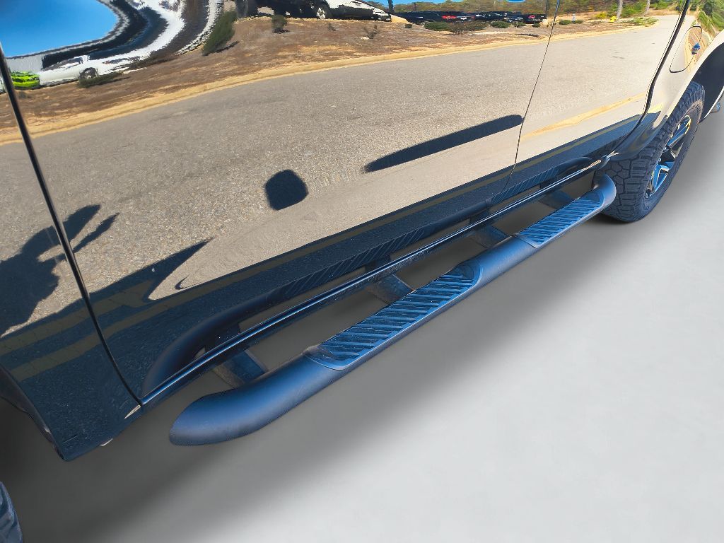 2020 Chevrolet Silverado 1500 - Black exterior view 13